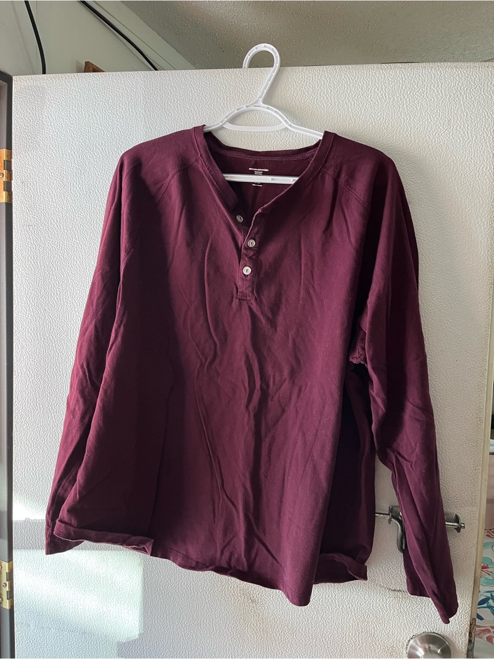 Amazon Essentials Men's Long-Sleeve Henley - Burgundy
